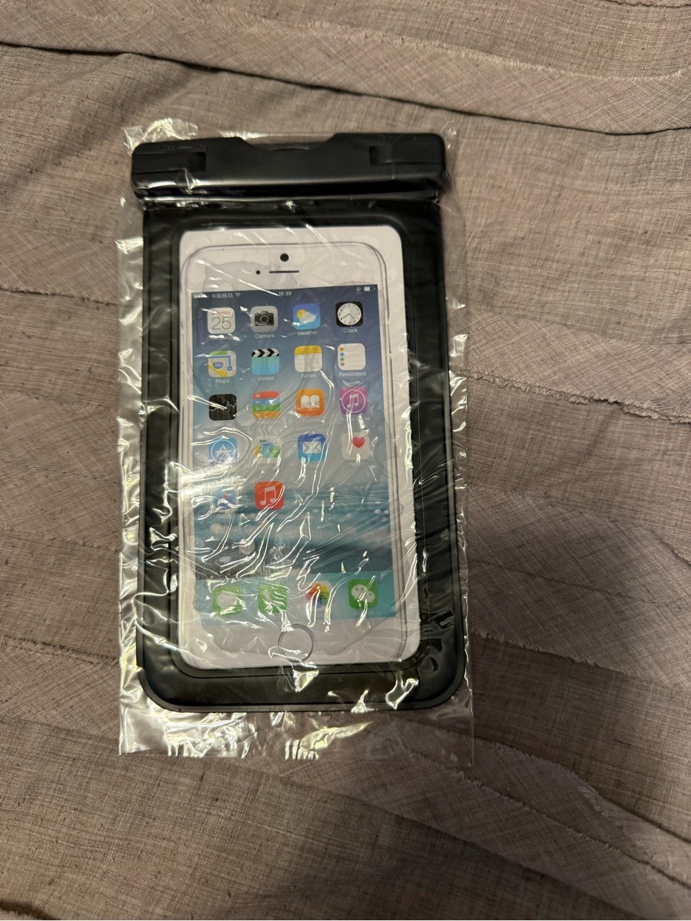 Black Universal Waterproof Phone Pouch for Cell Phones